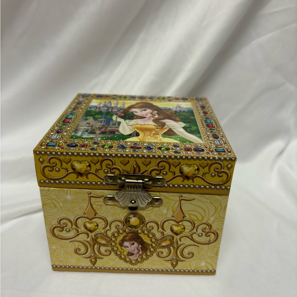 NEW Walt Disney Beauty and the Beast Belle Musical Jewelry Box